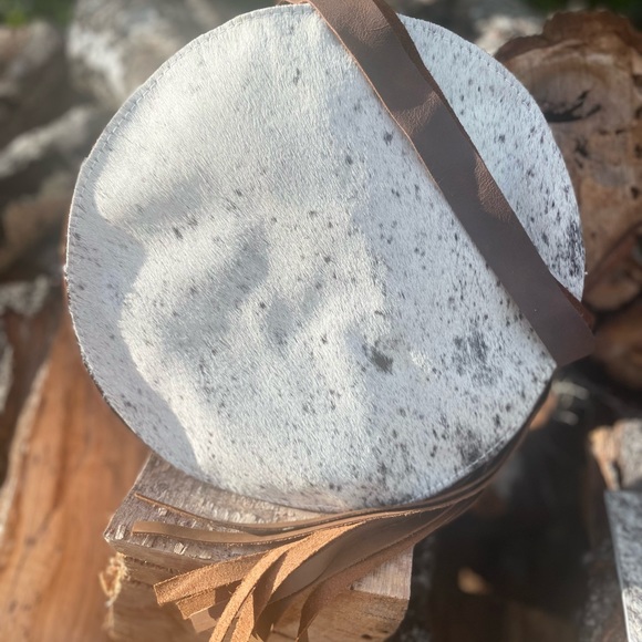 Cowhide bag and accessories - Picture 2 of 3